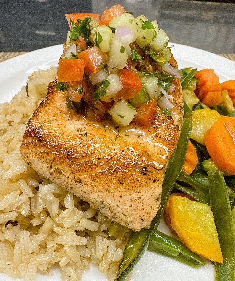 Leisure Vale Glendale grilled salmon with pico de gallo, rice, and vegetables